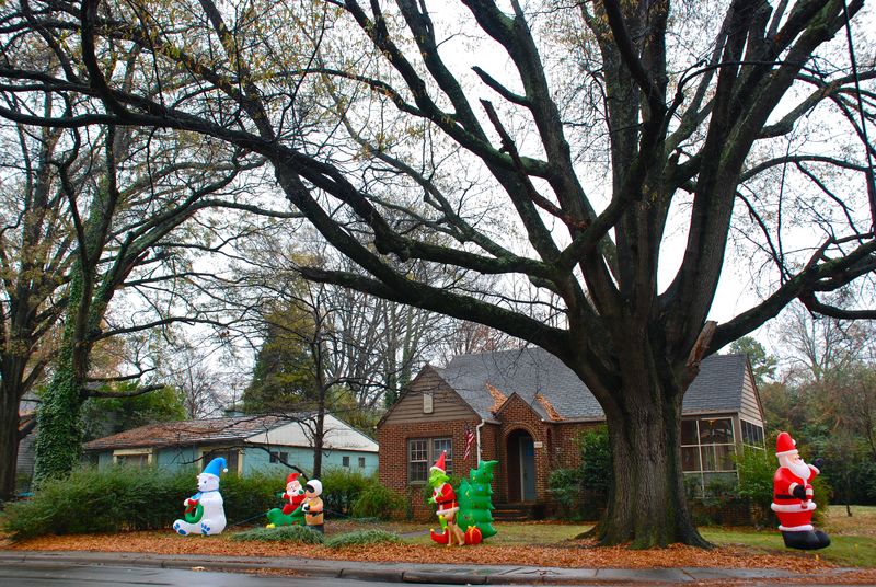 Santa Spotted on Lawndale