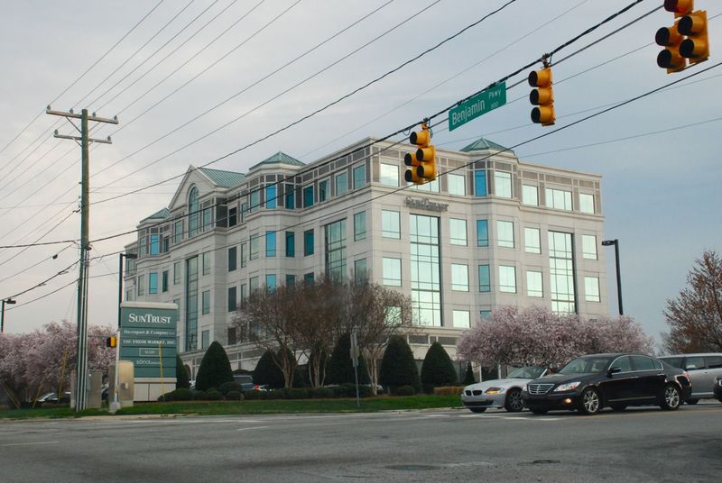 Sun Trust on Benjamin Parkway