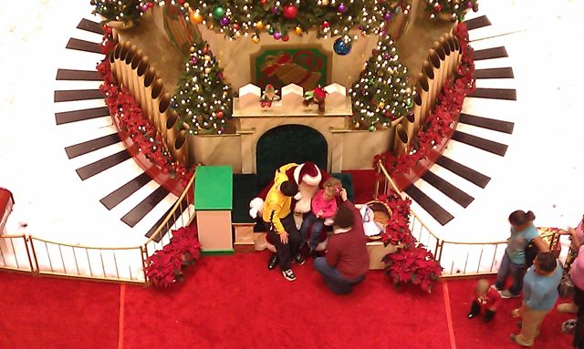 Santa Claus at Four Seasons Mall