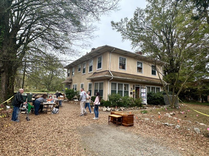 4235 Ashland Drive, the Exterior