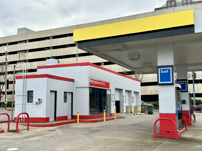 A Mondrian Take on Perry’s Service Center