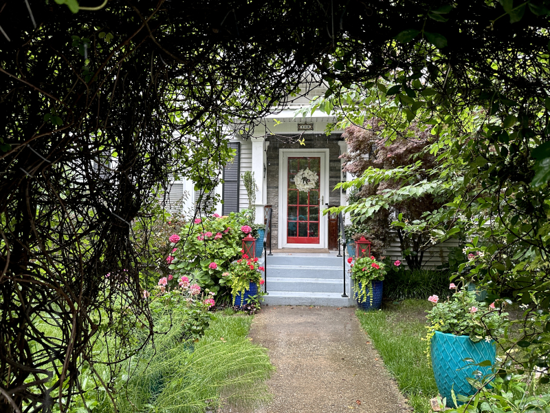 Curb Appeal, Curb Appeal at 208 N Mendenhall Street