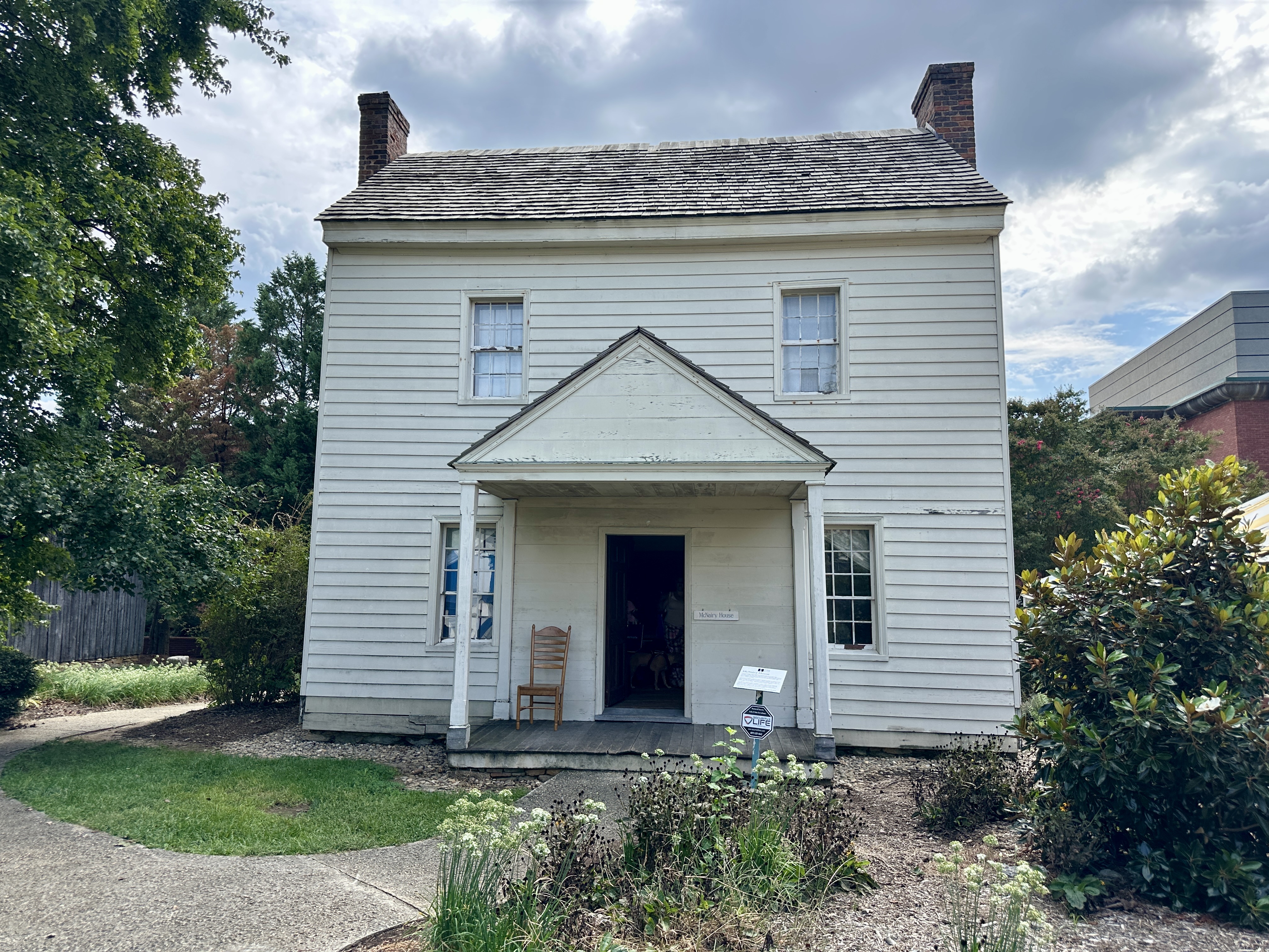 McNairy House, Exterior